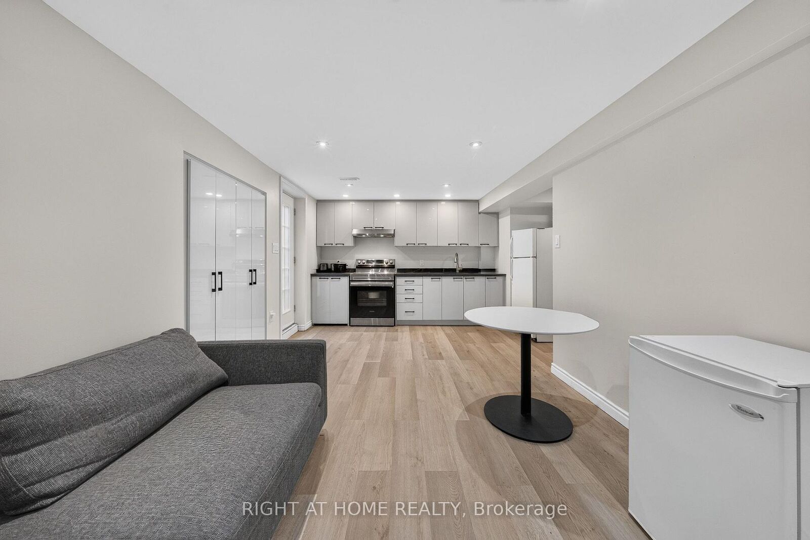 Property Photo:  2083-2085 Golden Briar Trail  ON L6H 4N5 