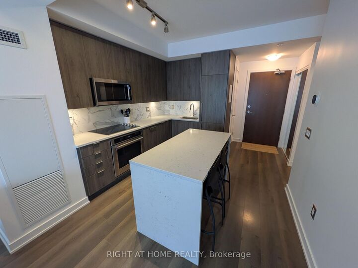Property Photo:  38 Iannuzzi Street 628  ON M5V 0E8 