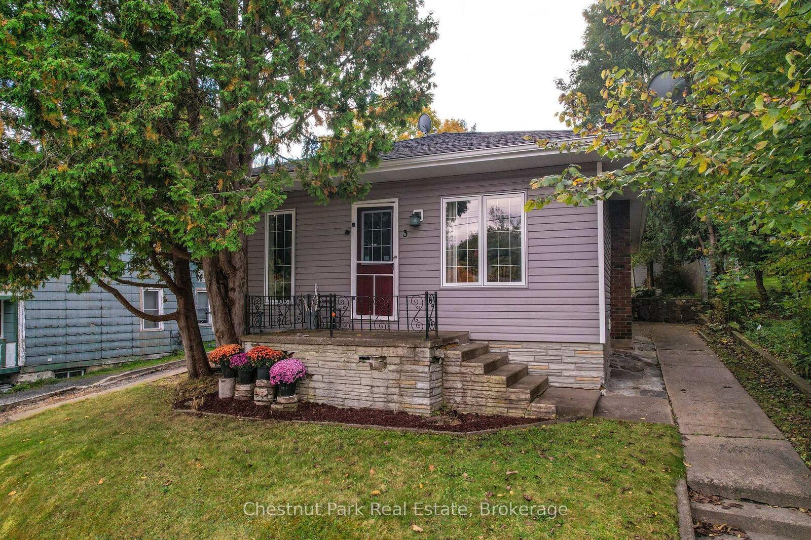 Property Photo: 3 Cora Street E ON P1H 1T5