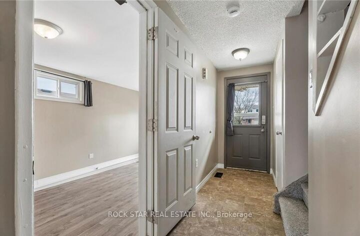 Property Photo:  62 Corbett Drive  ON L4M 5V2 