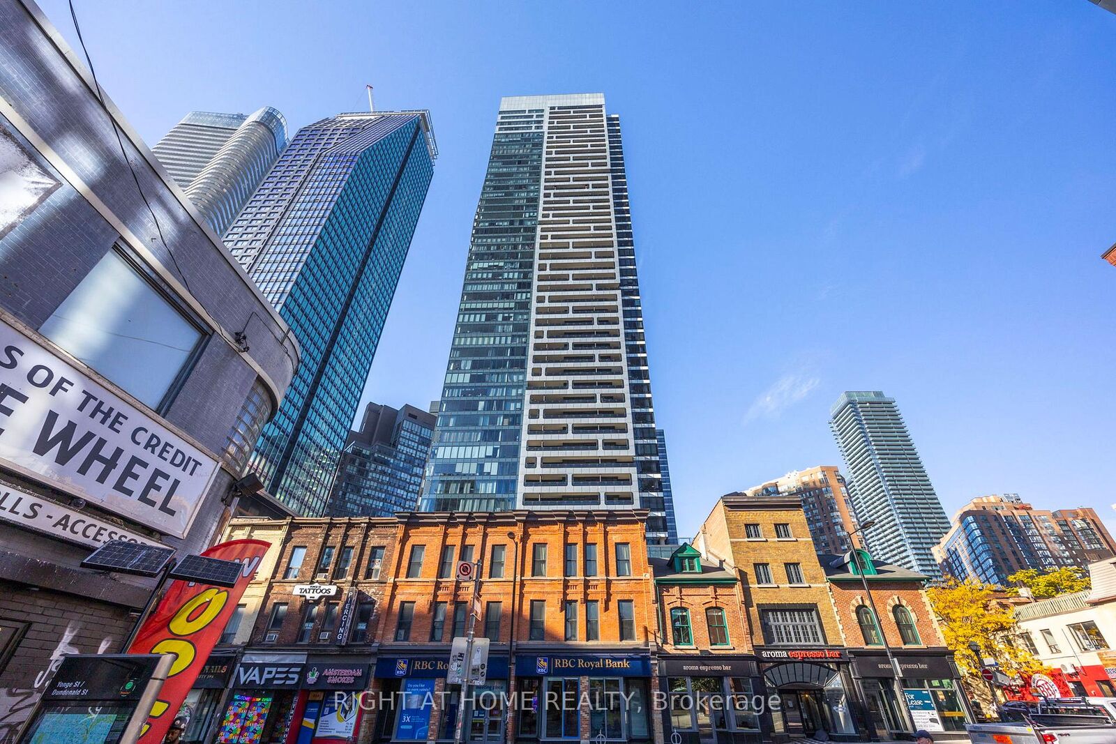 Property Photo:  5 St Joseph Street 3403  ON M4Y 1J6 