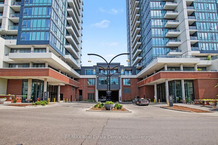 Property Photo:  15 Wellington Street 2214  ON N2G 0E4 