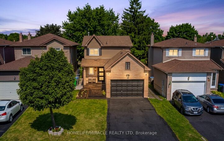 49 Newbridge Crescent — photo 1