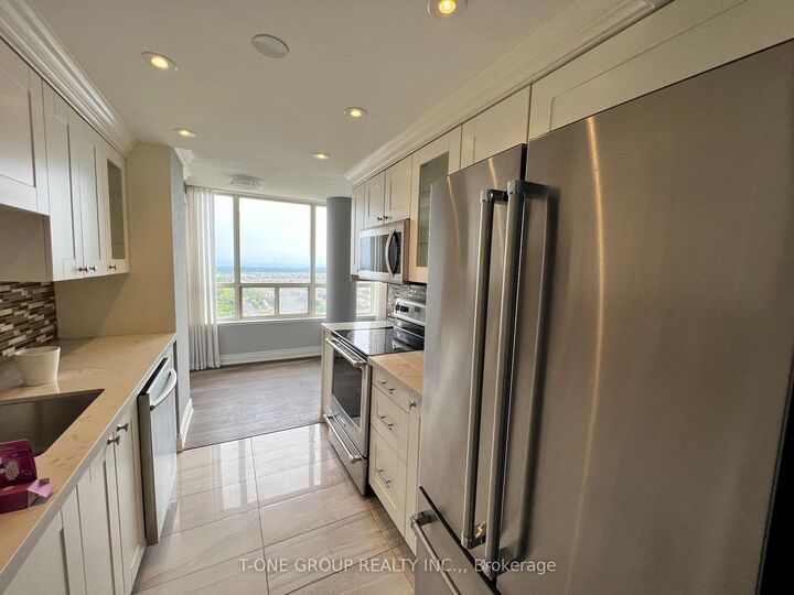 Property Photo:  400 Webb Drive 2103  ON L5B 3Z8 