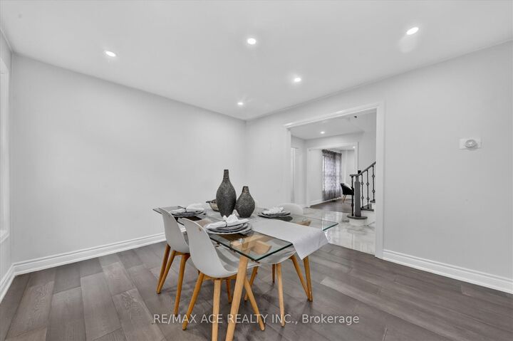Property Photo:  4 Beaumont Drive  ON L1T 1R9 