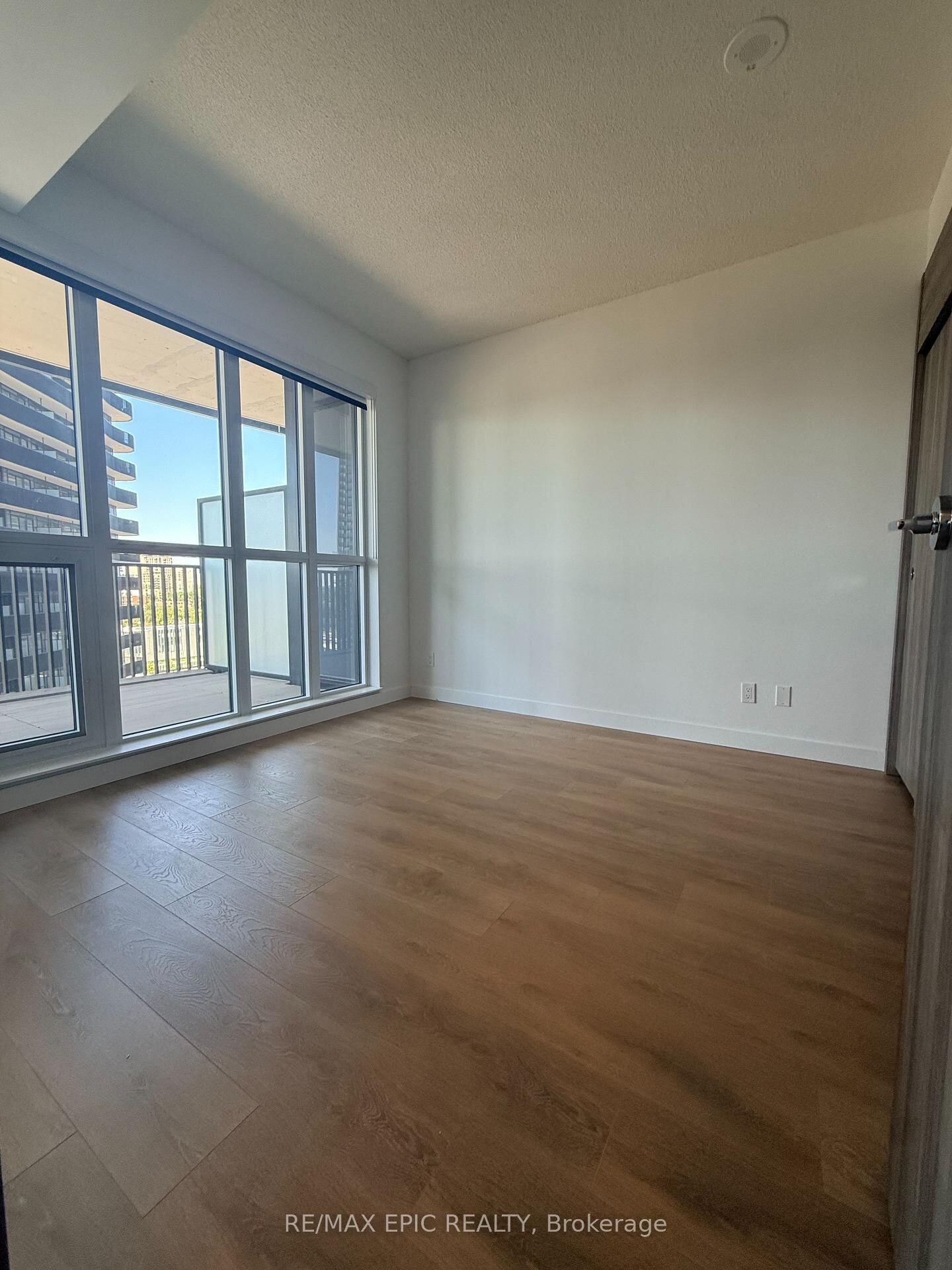 Property Photo: 68 Esther Shiner Boulevard 1603 ON M2K 0J6