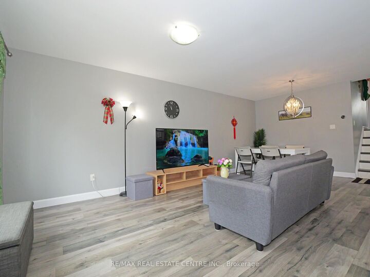771 Monsarrat Avenue — photo 1