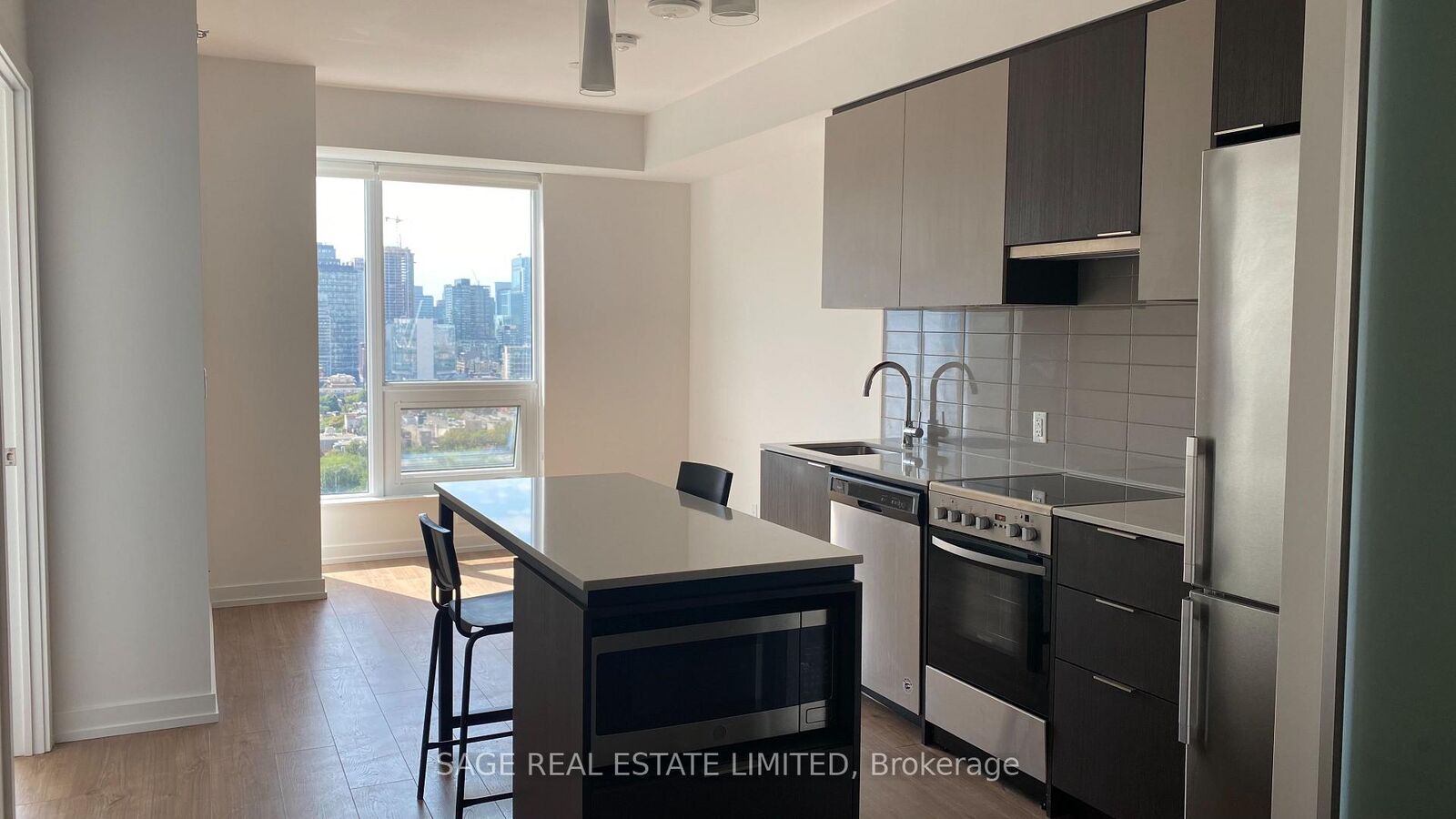 Property Photo:  203 College Street 1709  ON M5T 0C8 