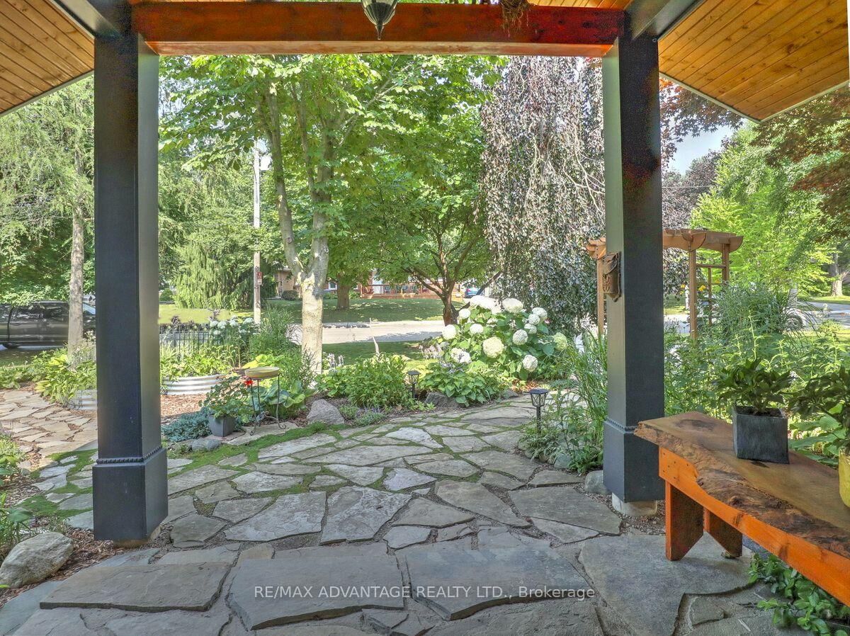 Property Photo:  467 Jellicoe Crescent  ON N6K 2M7 