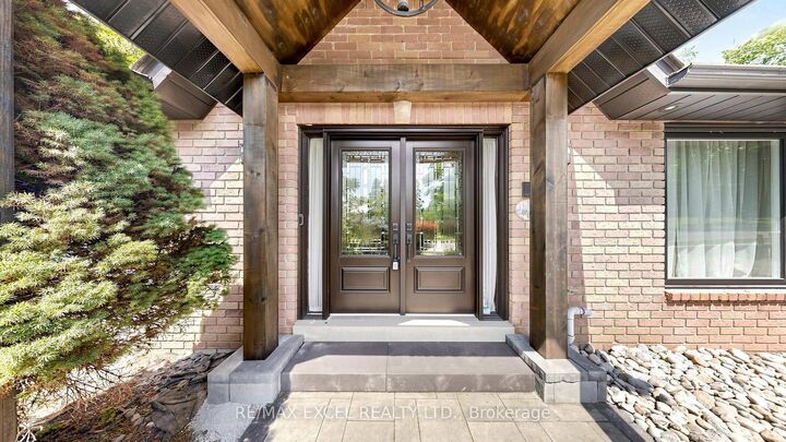 Property Photo: 45 Pineneedle Drive ON L4G 4Y6