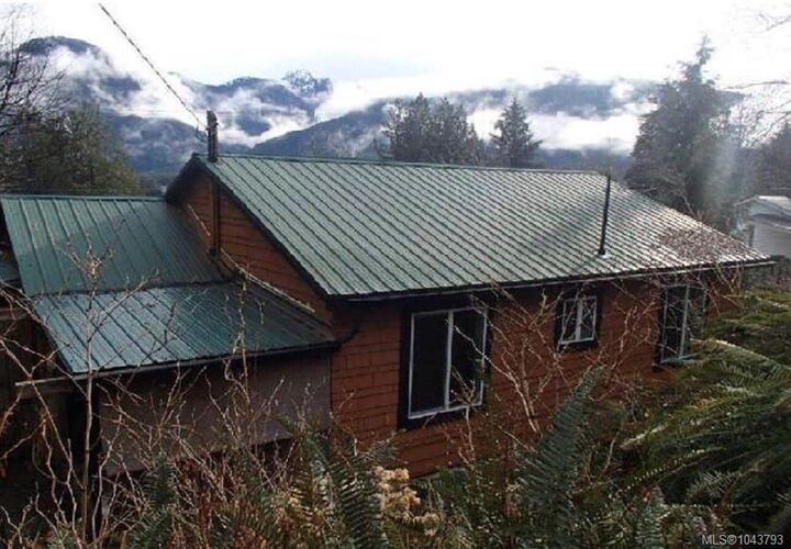 Property Photo: 948 Maquinna Dr S BC V0P 1X0