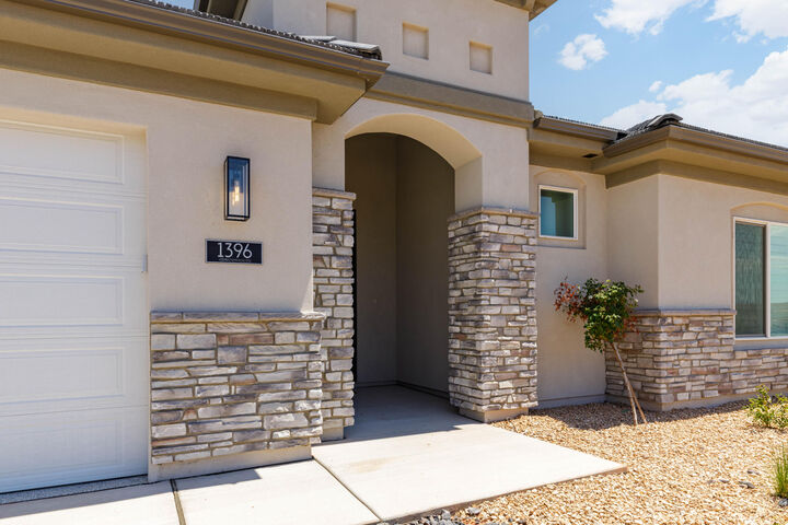 Property Photo: 1396 N Rustico Dr UT 84780