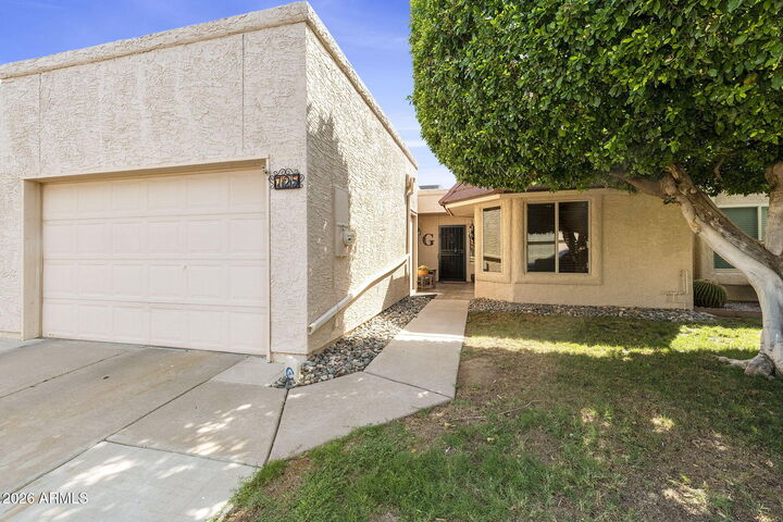 Property Photo: 725 S Arrowwood Way AZ 85208