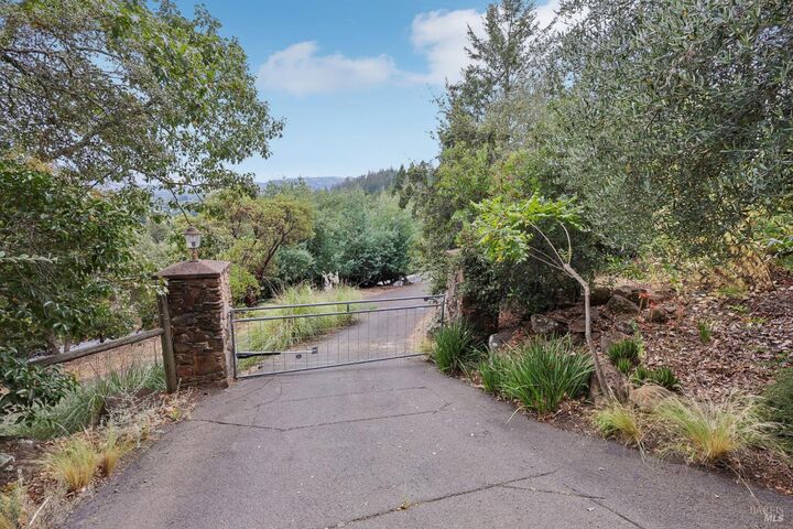 Property Photo: 1424 Quail Court CA 95404