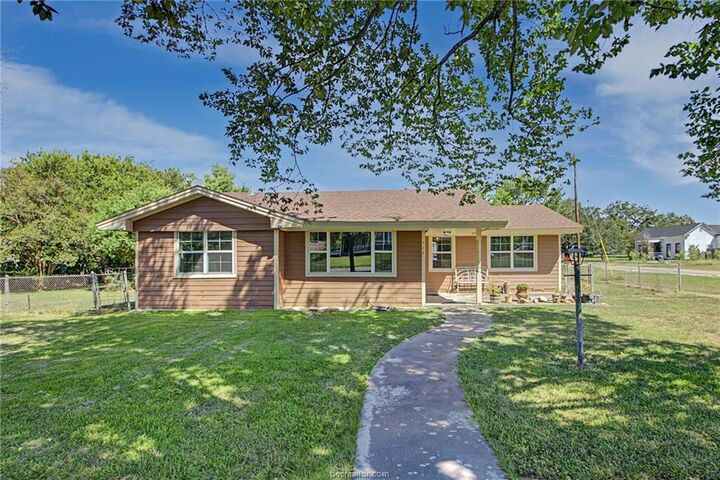 Property Photo: 307 East Barton Street TX 77837