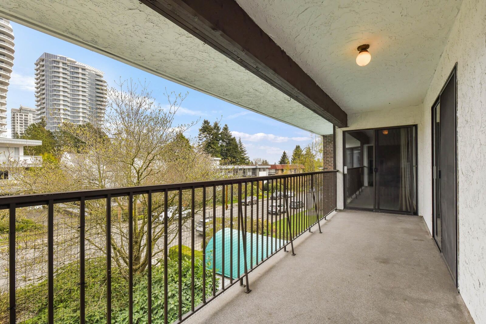Property Photo: 1521 Blackwood Street 305 BC V4B 3V6