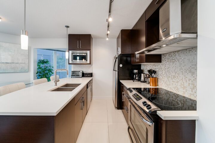 Property Photo:  689 Abbott Street 301  BC V6B 0J2 