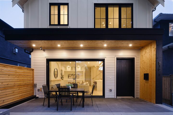 Property Photo: 810 E 22nd Avenue 1 BC V5V 1V7