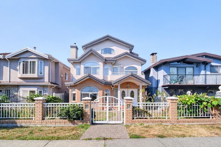 Property Photo: 3423 E 24th Avenue BC V5R 1G5