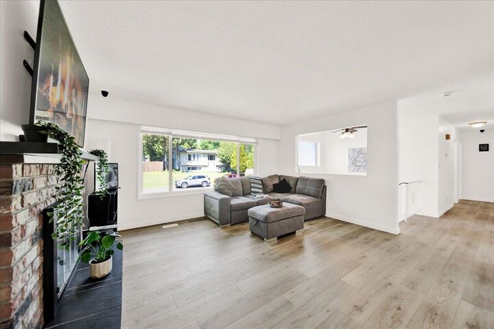 Property Photo: 32410 Diamond Avenue BC V2V 1M2