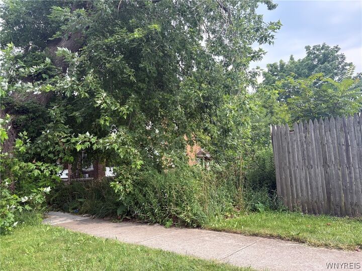 Property Photo:  1119 La Salle Avenue  NY 14301 