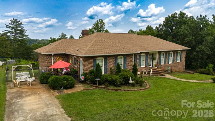 Property Photo: 100 Oakridge Drive NC 28655