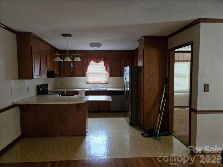 Property Photo:  1671 Kensington Circle  NC 28658 