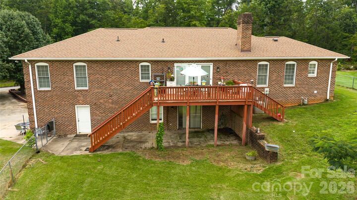 Property Photo: 100 Oakridge Lane NC 28655