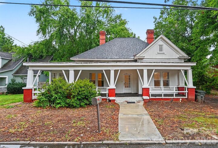 Property Photo:  510 Everette Street  NC 28112 