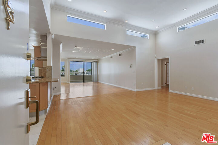 Property Photo: 4443 Ventura Canyon Ave, Unit 304 CA 91423
