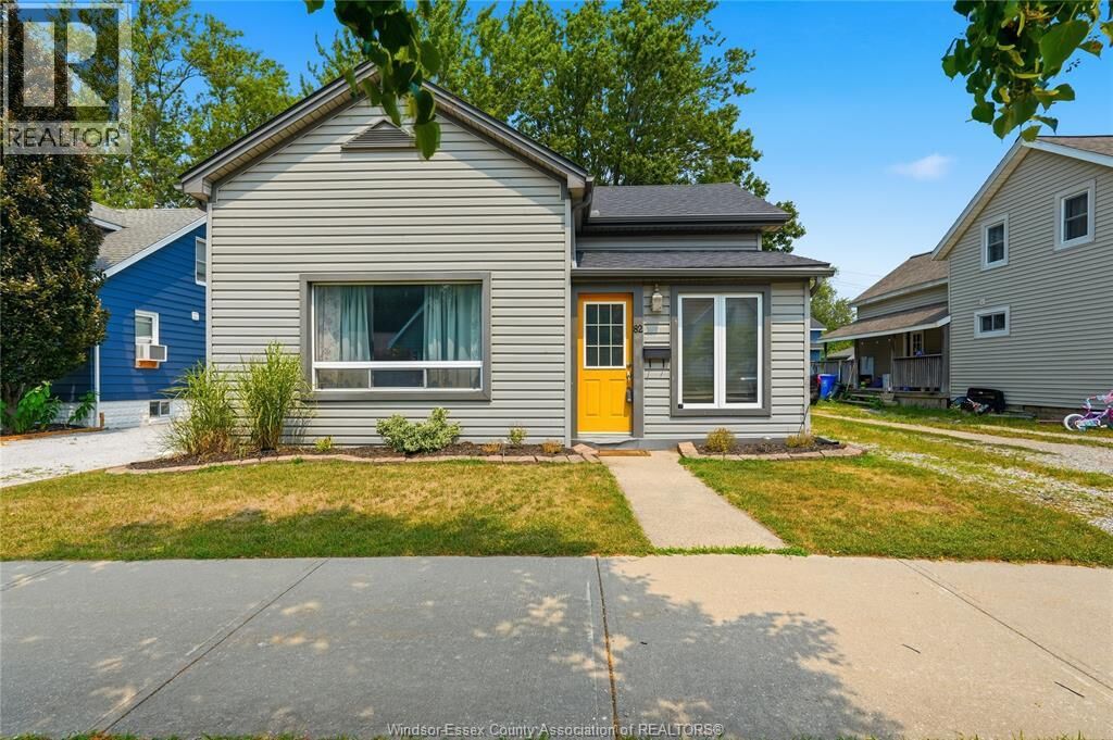 Property Photo:  82 Pearl Street West  ON N9Y 1V6 
