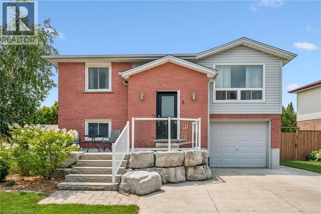 Property Photo:  2 Newbury Drive  ON N2N 2W7 
