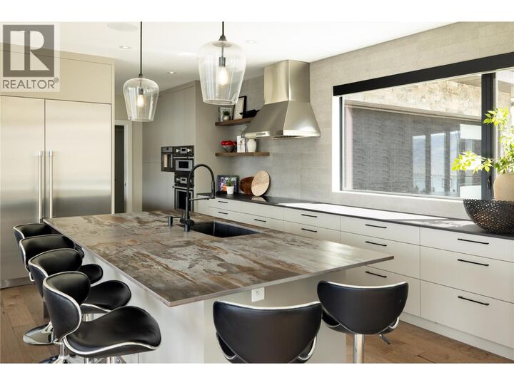 Property Photo: 605 Clifton Court BC V1V 0B7
