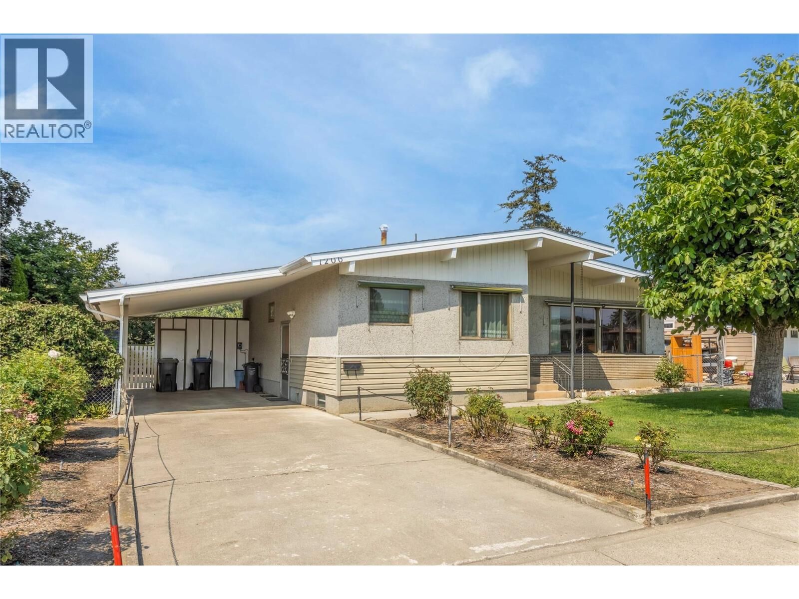 Property Photo:  1206 Lawson Avenue  BC V1Y 6T9 