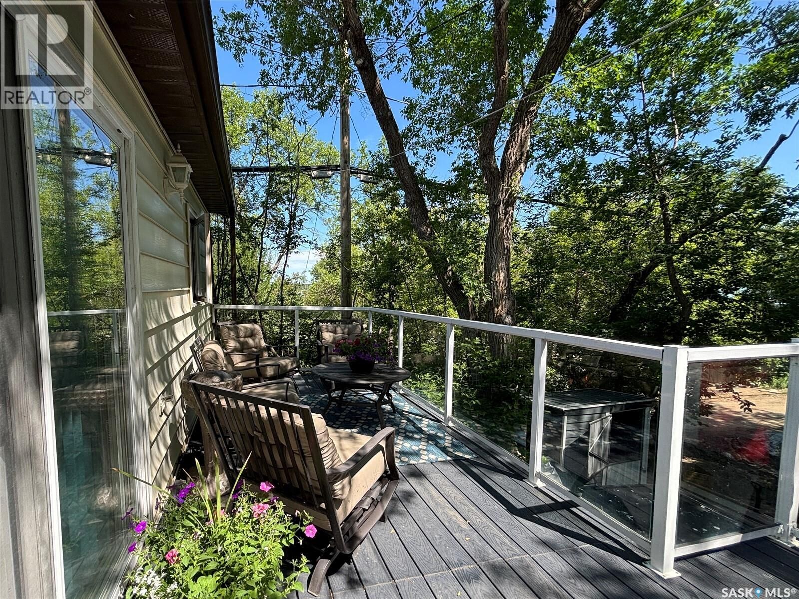 Property Photo:  232 Green Avenue  SK S0G 4C0 