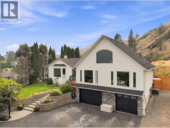 Property Photo:  897 Wawn Road  BC V2B 6N3 