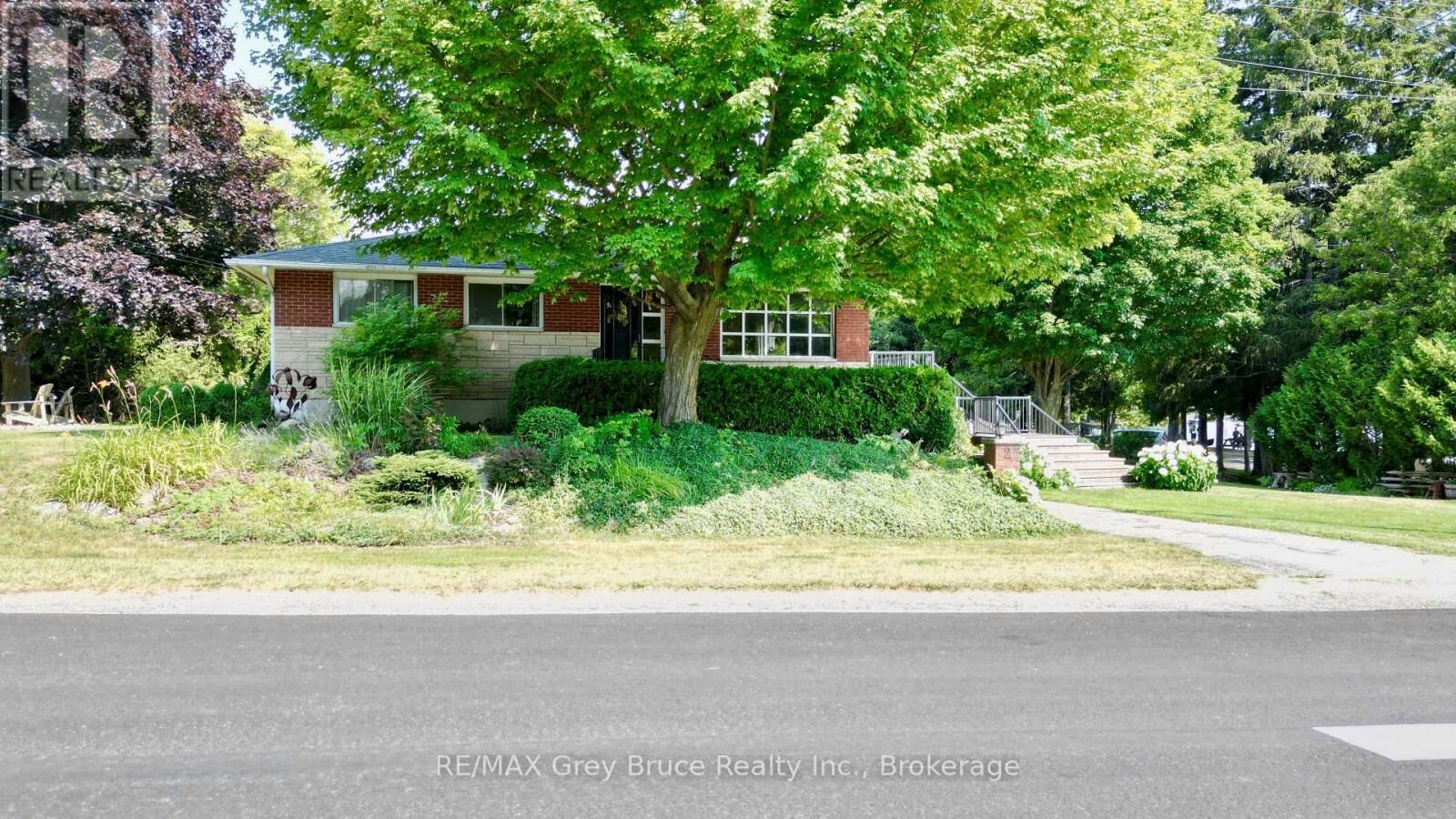 Property Photo:  2 Webster Street  ON N0H 1W0 