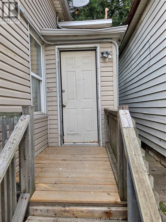 Property Photo:  456 Elliot East  ON N9A 3R9 