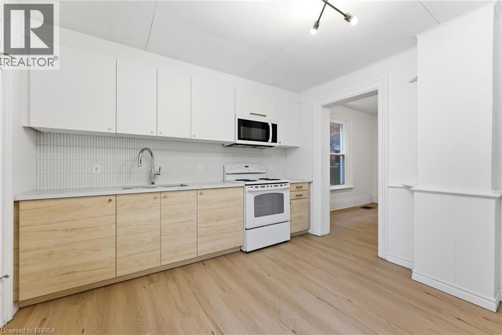 Property Photo:  176 Darling Street 1  ON N3S 3W6 