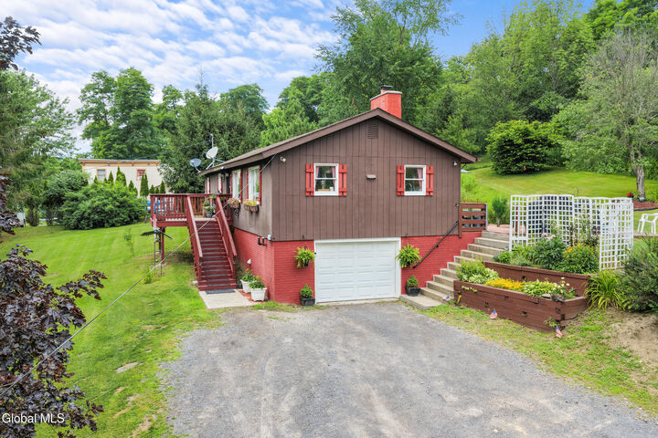 Property Photo:  1086 New York 145  NY 12122 