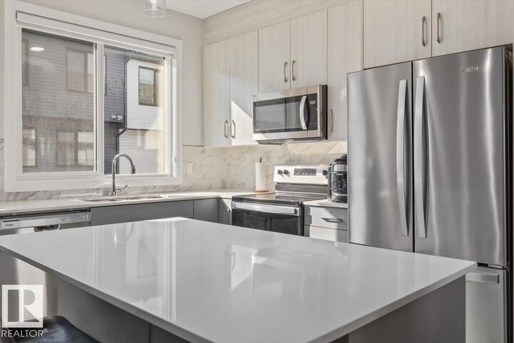 Property Photo: 11910 35 Avenue SW 30 AB T6W 4Z8