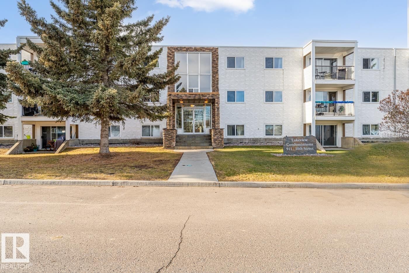Property Photo:  911 10 Street 307  AB T9M 1J8 