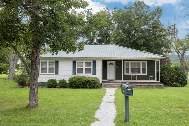 Property Photo:  469 Cash Street  TN 37381 