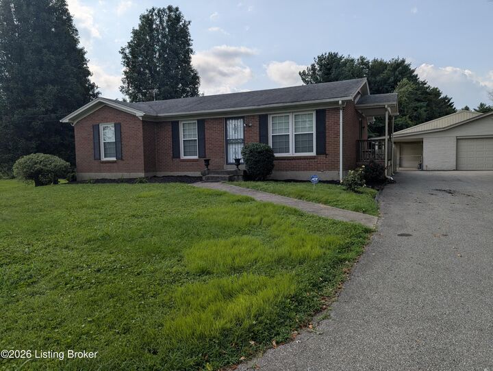 Property Photo:  7804 E Manslick Rd  KY 40228 