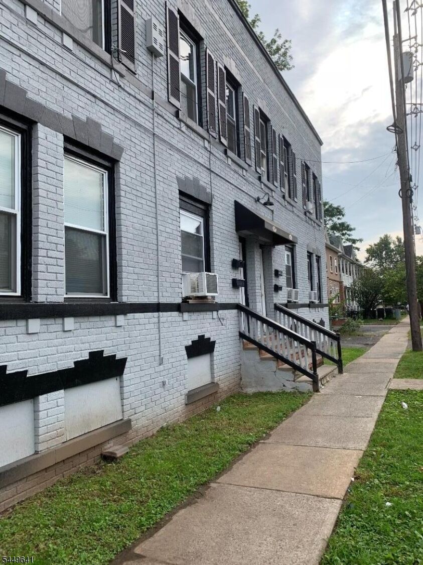 Property Photo: 1301 S 2nd St NJ 07063