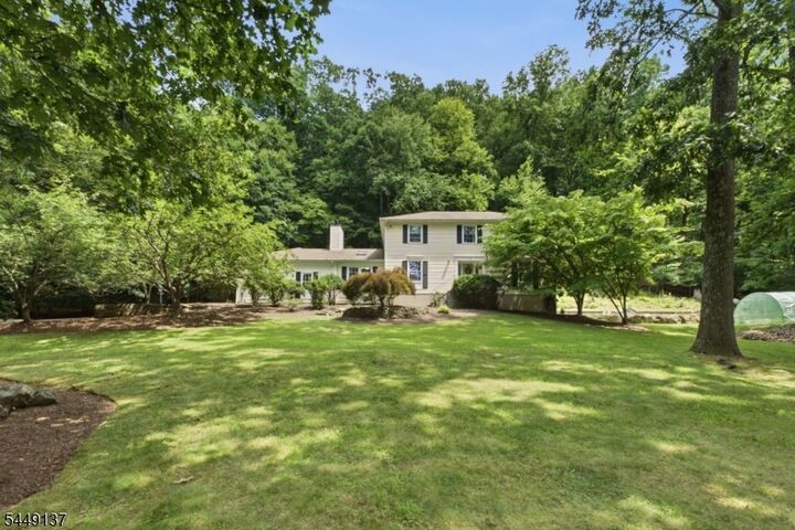 Property Photo:  2 Powhatatan Way  NJ 07840 
