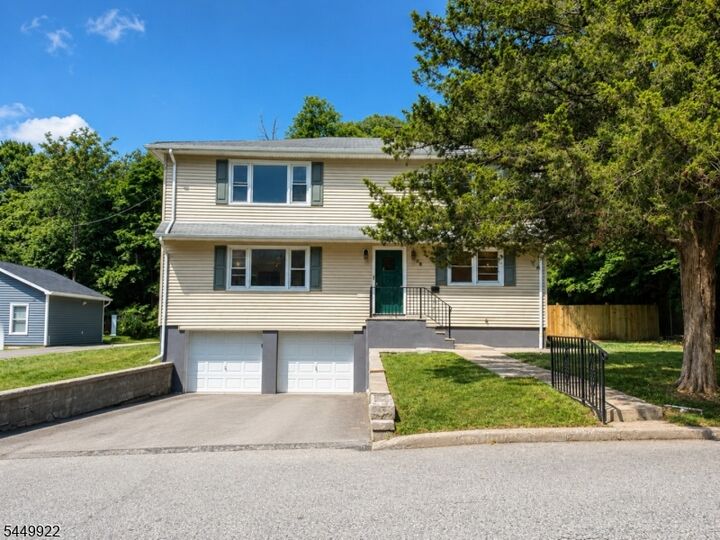 Property Photo:  28 Carr St 1  NJ 07442 