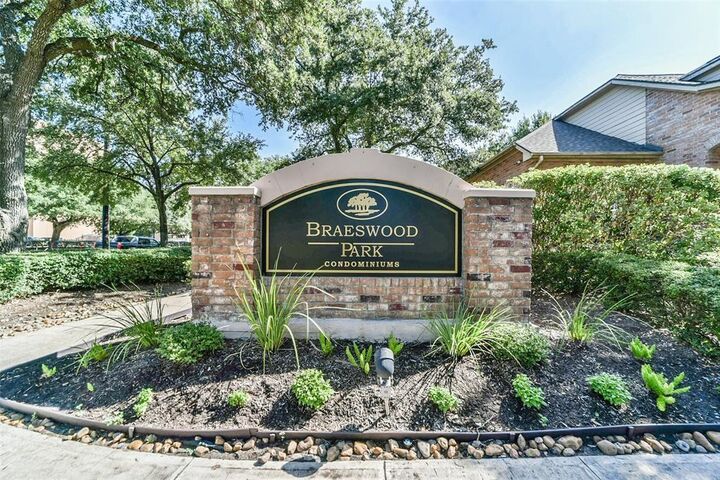 Property Photo: 2255 Braeswood Park Drive 176 TX 77030