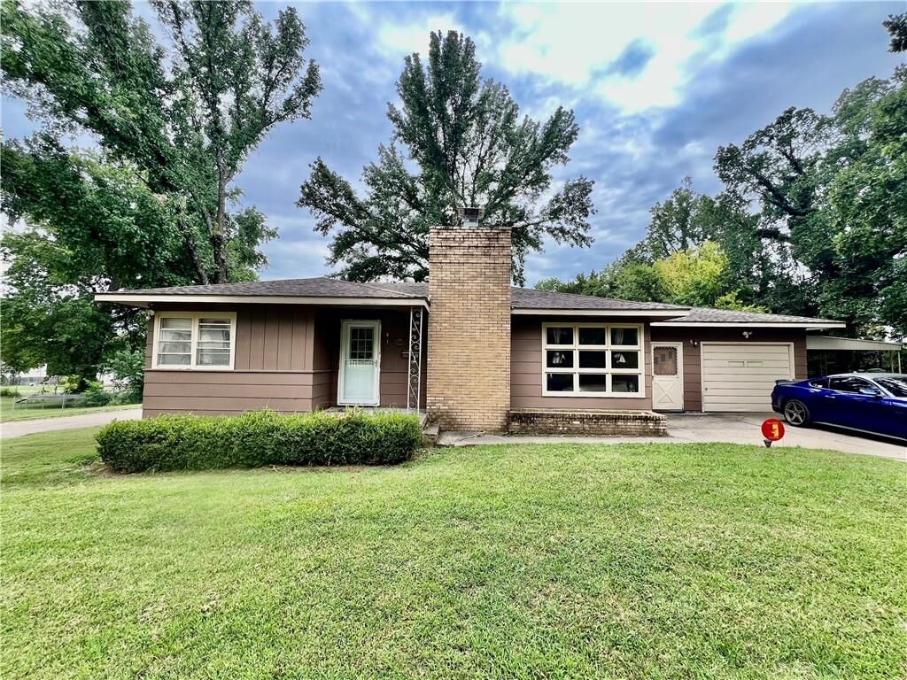 Property Photo:  417 E Edison Street  KS 67301 