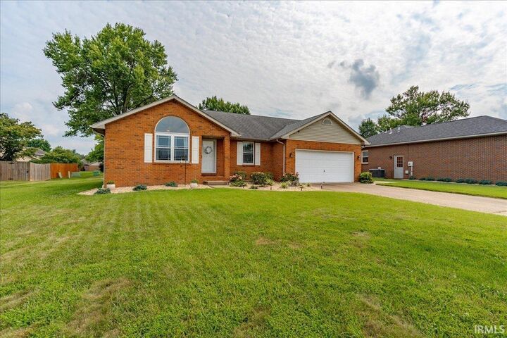 Property Photo:  2919 Woodside Court  IN 47711 